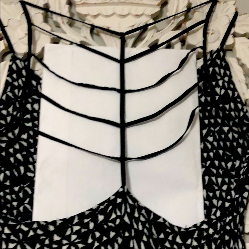 South moon under black white maxi dress size M